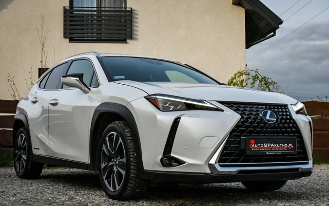 Lexus UX cena 139000 przebieg: 99000, rok produkcji 2019 z Kutno małe 154